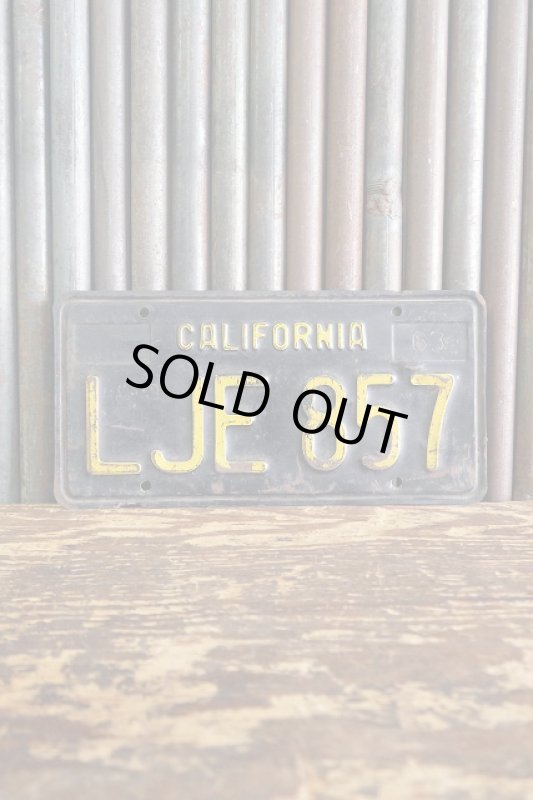 画像1: ビンテージ　CALIFORNIA　ナンバープレート  BLK　E (1)