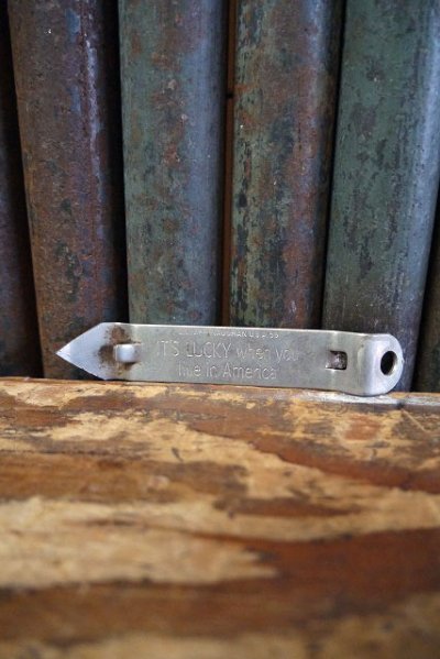 画像1: ビンテージ　LUCKY　LAGER　Bottle　Opener　