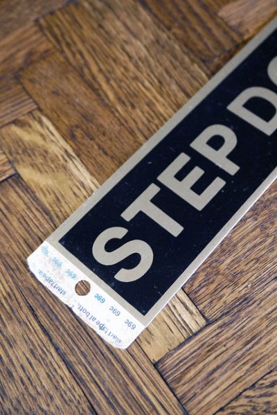 画像1: ビンテージ　STEP　DOWN　メタルステッカー