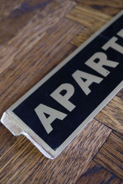 画像1: ビンテージ　APARTMENT　メタルステッカー