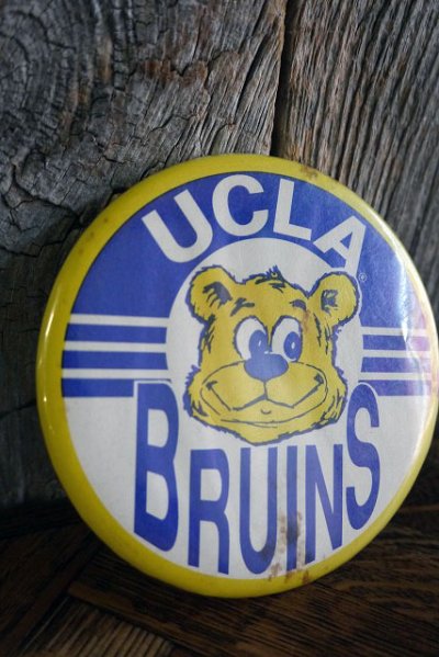 画像1: ビンテージ　UCLA　大判缶バッチ
