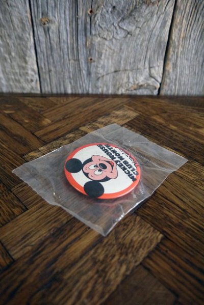 画像2: ビンテージ　D.STOCK　MICKEY　MOUSE　CLUB　MONTH　缶バッチ