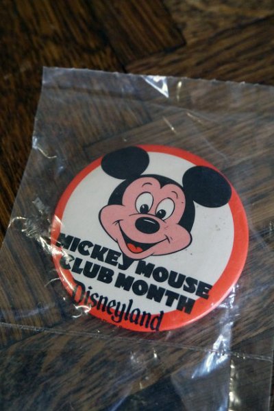 画像1: ビンテージ　D.STOCK　MICKEY　MOUSE　CLUB　MONTH　缶バッチ
