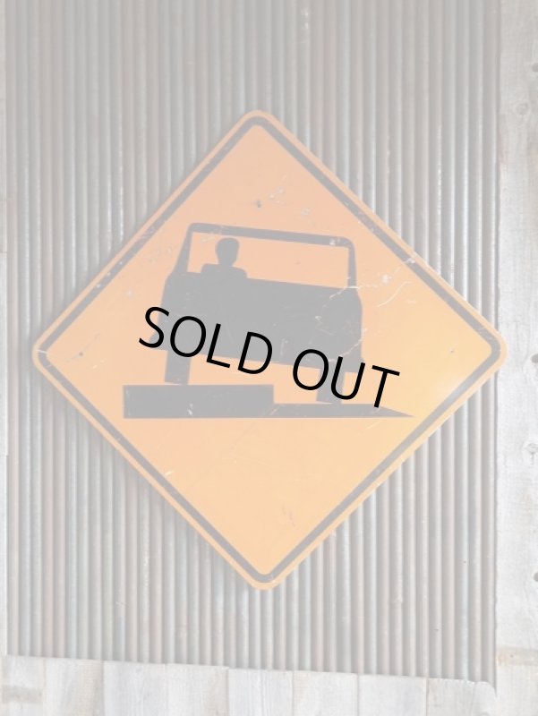 画像1: ビンテージ　CAUTION　　ROAD　BUMPS　ロードサイン (1)