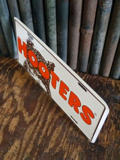 画像1: ビンテージ　HOOTERS　ナンバープレートサイン