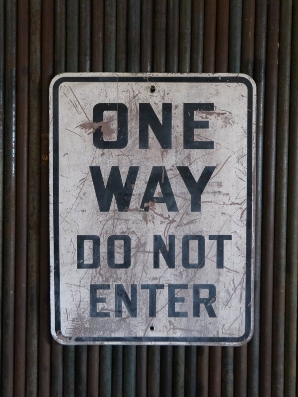 画像1: ビンテージ　ONE　WAY　DO　NOT　ENTER　メタルサイン (1)