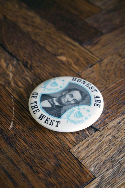 画像1: ビンテージ HONEST ABE OF THE WEST 缶バッチ