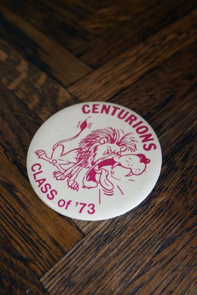 画像1: ビンテージ CENTURIONS CLASS OF 73 缶バッチ