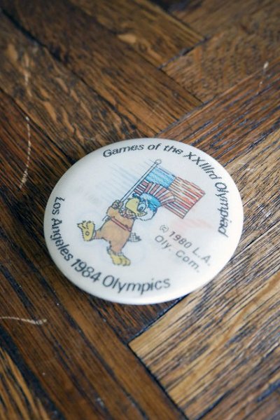 画像1: ビンテージ Sam the Olympic Eagle 缶バッチ