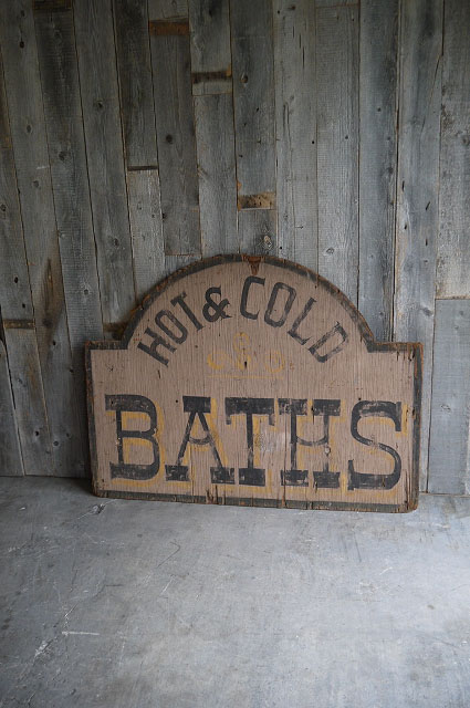 画像1: ビンテージ　HOT＆COLD　BATHS　ウッドサイン (1)