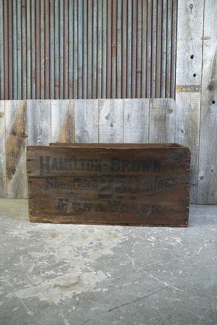 画像1: アンティーク　HAMILTON　BROWN　SHOE　大型ウッドボックス (1)